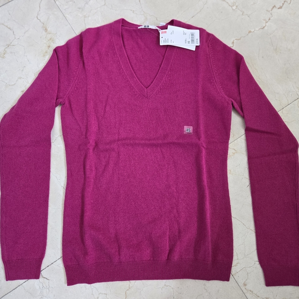 NWT Uniqlo 100% Cashmere Fuchsia Sweater